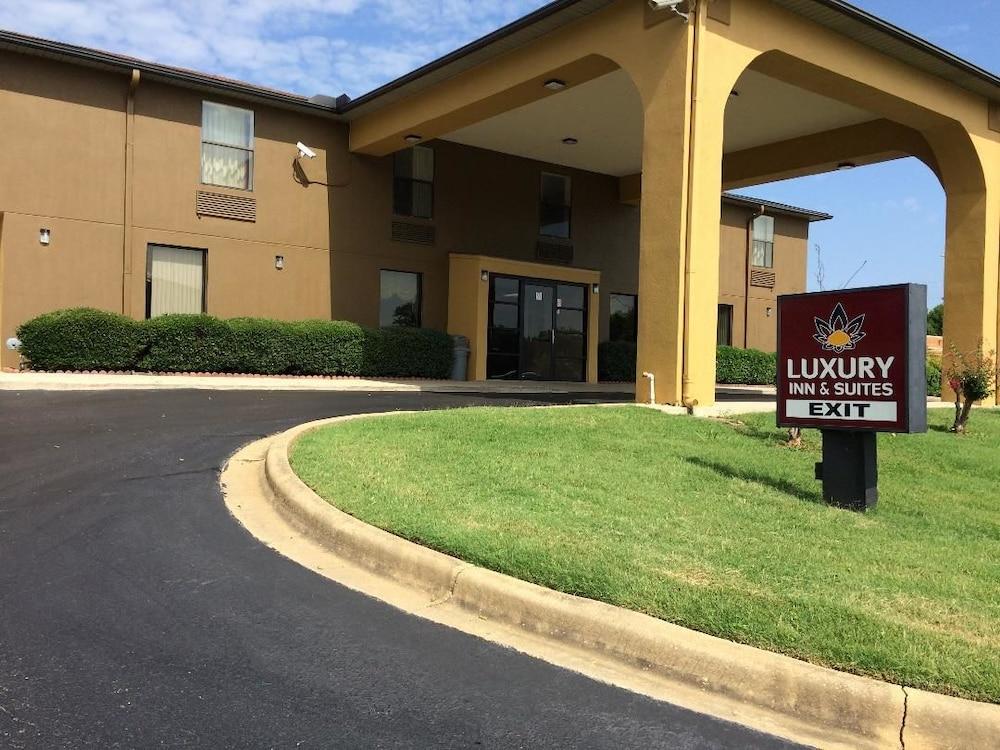سلما Luxury Inn & Suites المظهر الخارجي الصورة